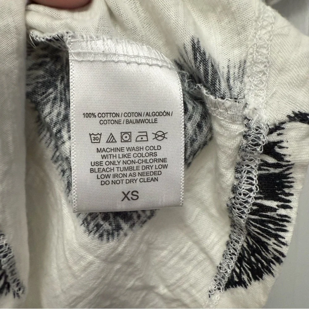 Anthropologie White Tee with Hedgehog Design - Picture 6 of 12